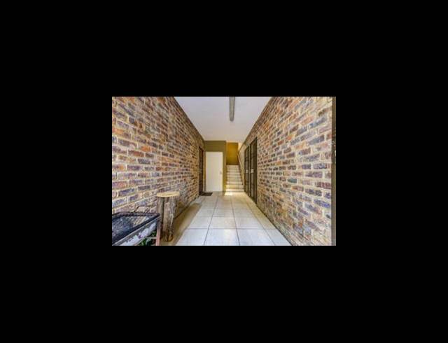 10 BEDROOM HOUSE FOR SALE IN KEMPTON PARK WEST